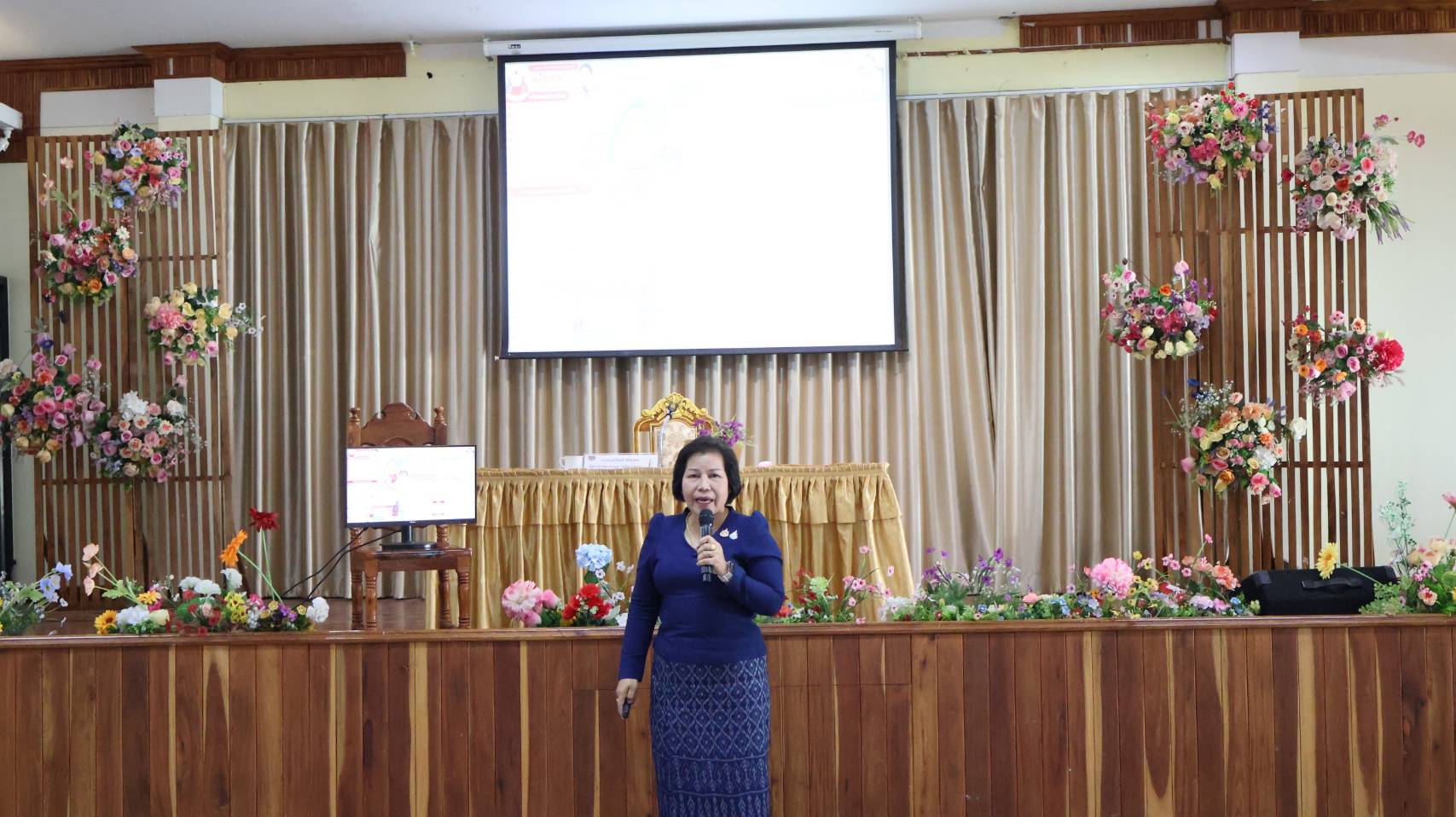 พช.นครพนม ประชุมมอบนโยบายและแนวทางการขับเคลื่อนงานพัฒนาชุมชน สำนักงานพัฒนาชุมชนจังหวัดนครพนม ปี 2568