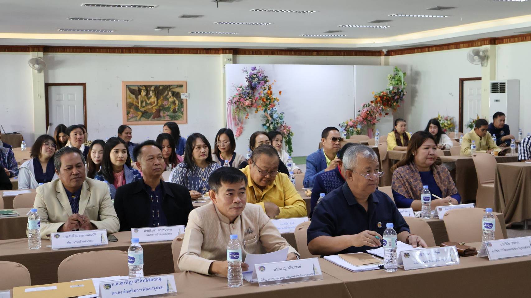 พช.นครพนม ประชุมมอบนโยบายและแนวทางการขับเคลื่อนงานพัฒนาชุมชน สำนักงานพัฒนาชุมชนจังหวัดนครพนม ปี 2568