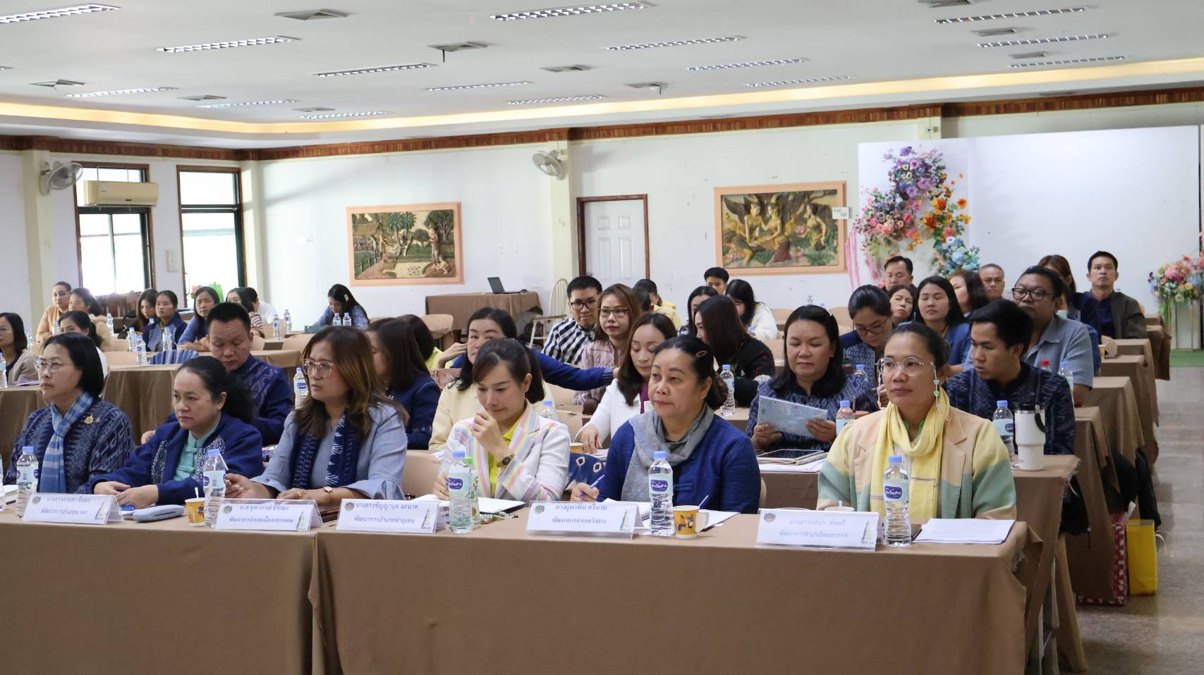 พช.นครพนม ประชุมมอบนโยบายและแนวทางการขับเคลื่อนงานพัฒนาชุมชน สำนักงานพัฒนาชุมชนจังหวัดนครพนม ปี 2568