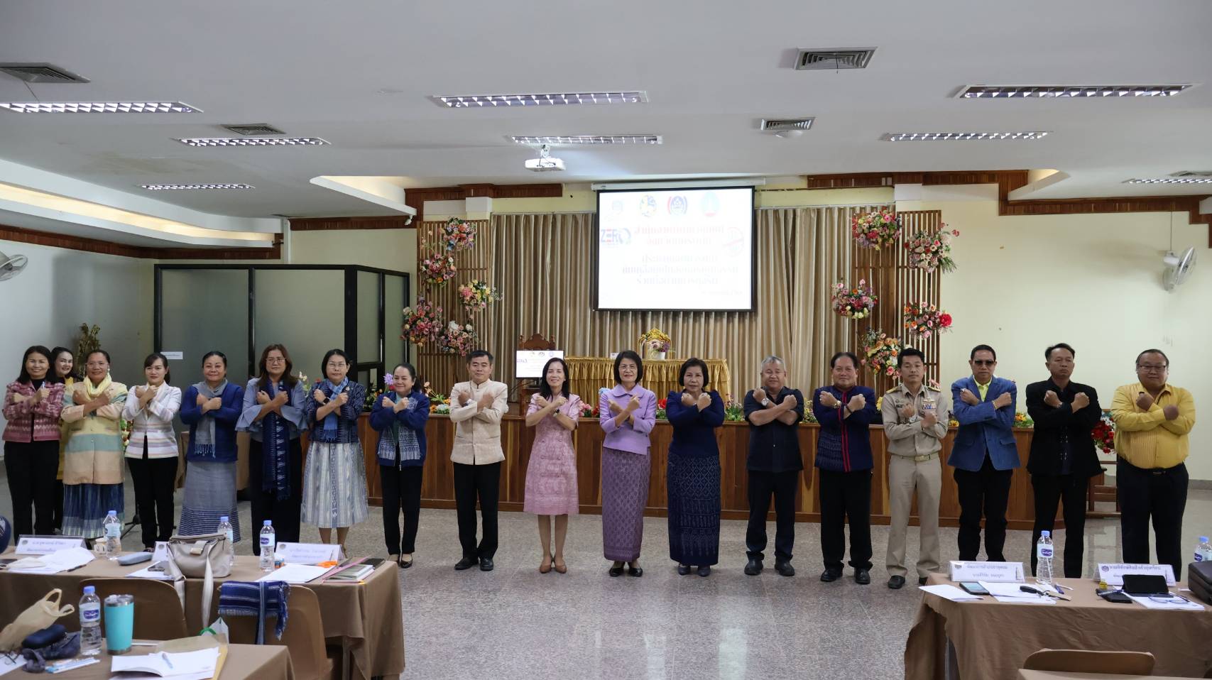 พช.นครพนม ประชุมมอบนโยบายและแนวทางการขับเคลื่อนงานพัฒนาชุมชน สำนักงานพัฒนาชุมชนจังหวัดนครพนม ปี 2568