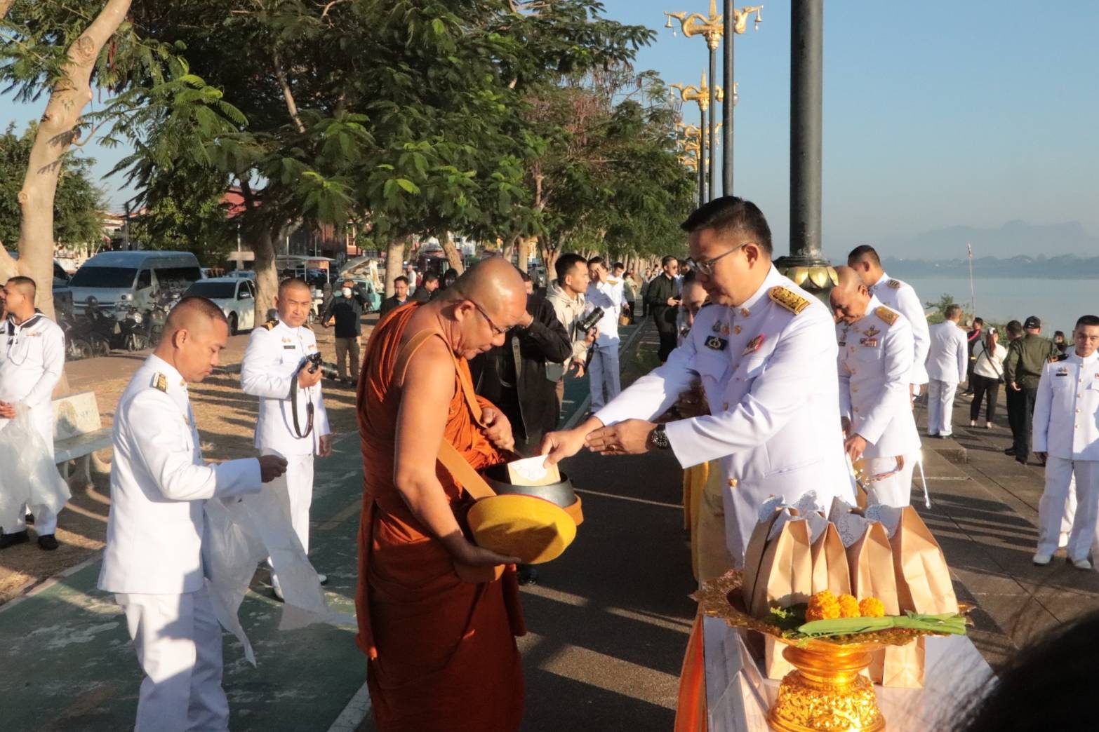 ผู้ว่าฯ นครพนม นำประกอบพิธีเจริญพระพุทธมนต์ ทำบุญตักบาตร และพิธีทางศาสนามหามงคลถวายพระราชกุศล เฉลิมพระเกียรติพระบาทสมเด็จพระเจ้าอยู่หัวเนื่องในโอกาสพระราชพิธีสมมงคลพระชนมายุเท่าพระบาทสมเด็จพระพุทธยอดฟ้าจุฬาโลกมหาราช สมเด็จพระปฐมบรมกษัตริยาธิราชแห่งพระราชวงศ์จักรี พุทธศักราช 2568