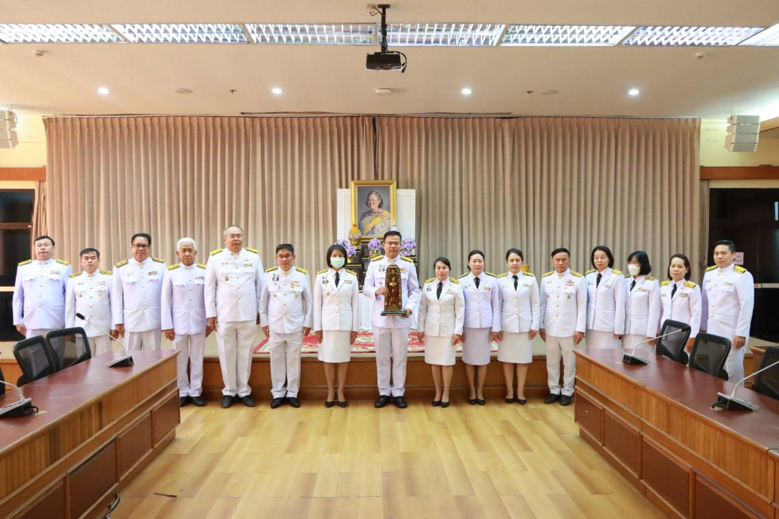 ผู้ว่าฯ นครพนม นำประกอบพิธีรับพระราชทาน “พระพุทธสิรินธรเทพรัตน์มงคลภูวดลสันติ”