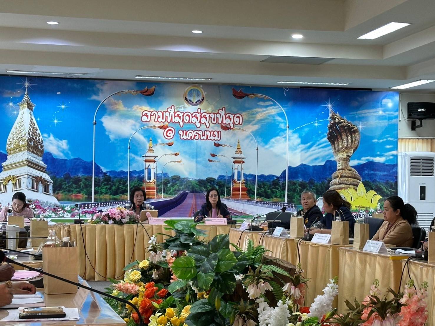 ผู้ตรวจราชการกรม (นางนวลจันทร์ ศรีมงคล) ปฏิบัติหน้าที่ผู้อำนวยการศูนย์ศึกษาและพัฒนาชุมชนอุบลราชธานี เติมเต็มองค์ความรู้การบริหารจัดการหนี้กองทุนพัฒนาบทบาทสตรีจังหวัดนครพนม สู่เป้าหมายลดหนี้เกินกำหนดชำระให้คงเหลือต่ำกว่าร้อยละ 5