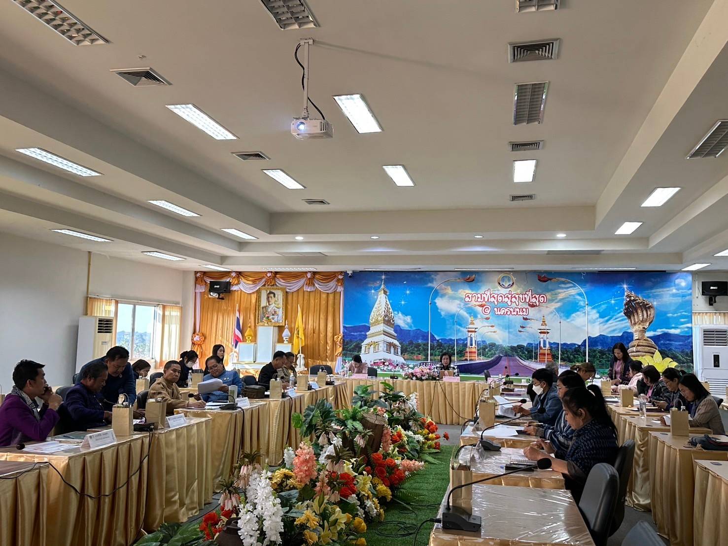 ผู้ตรวจราชการกรม (นางนวลจันทร์ ศรีมงคล) ปฏิบัติหน้าที่ผู้อำนวยการศูนย์ศึกษาและพัฒนาชุมชนอุบลราชธานี เติมเต็มองค์ความรู้การบริหารจัดการหนี้กองทุนพัฒนาบทบาทสตรีจังหวัดนครพนม สู่เป้าหมายลดหนี้เกินกำหนดชำระให้คงเหลือต่ำกว่าร้อยละ 5