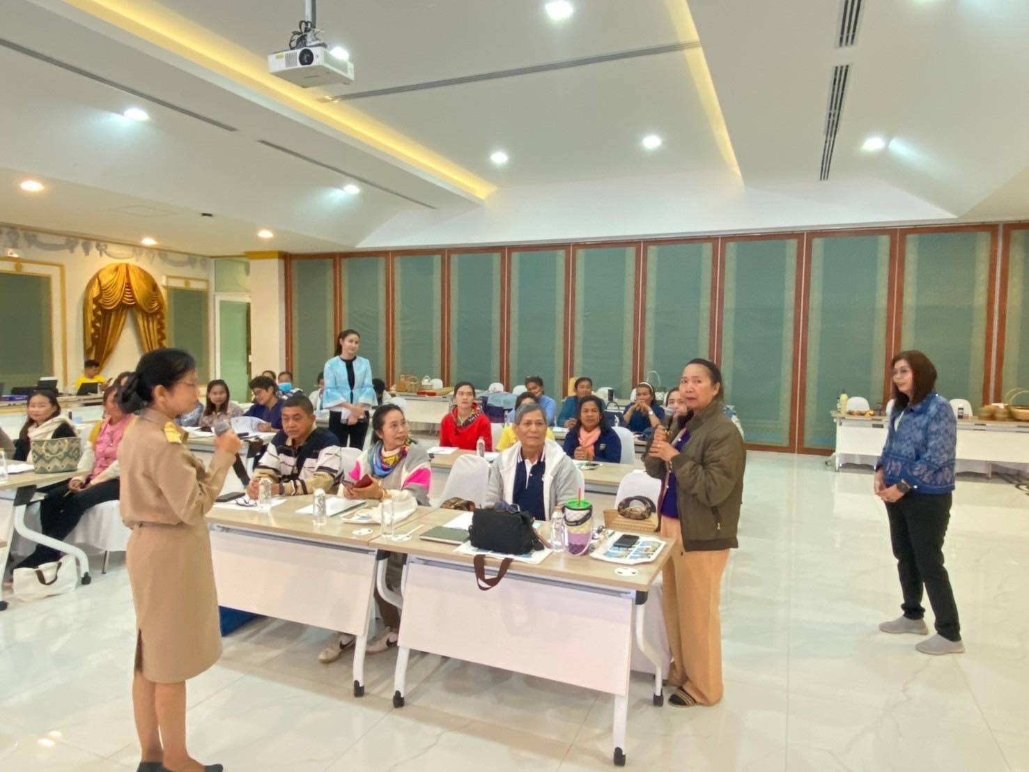 พช.นครพนม เสริมพลังศักยภาพผู้ประกอบการสู่ยุค 4.0 “ผลิตเก่ง ขายเก่งและมีธรรมาภิบาล”