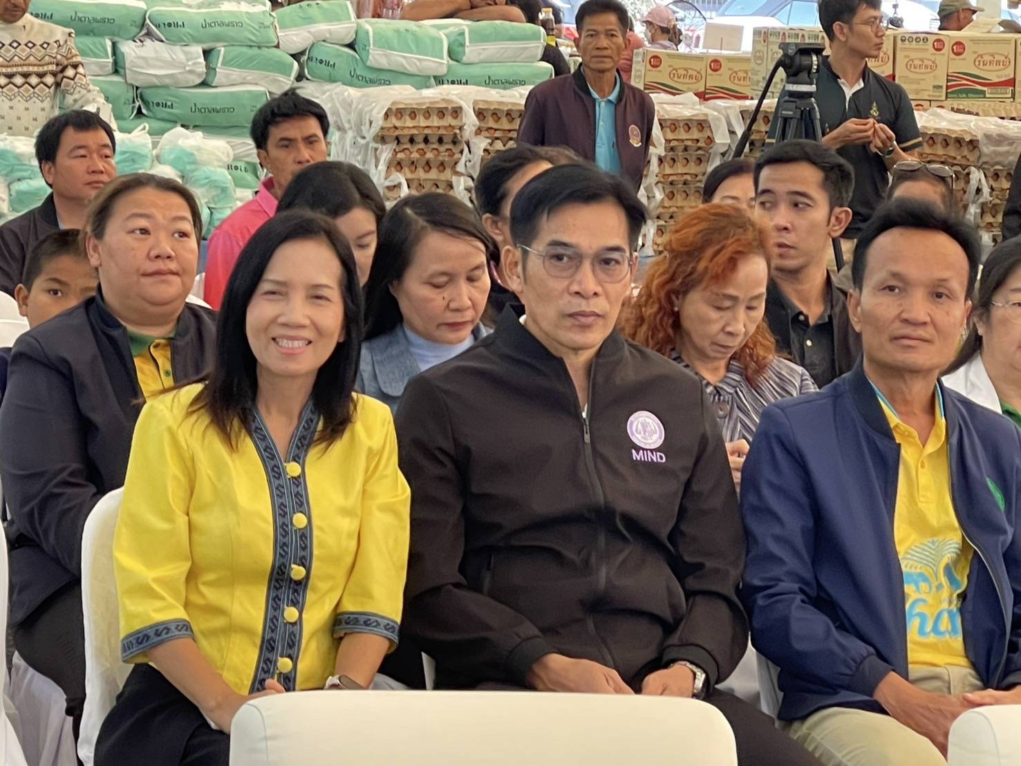 พช.นครพนม นำผู้ผลิต ผู้ประกอบการ OTOP ร่วมจำหน่ายในงาน “ธงฟ้าฟื้นฟูเศรษฐกิจ @นครพนม”