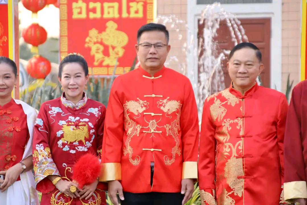 ชาวไทยเชื้อสายจีน-เวียดนาม นครพนม ร่วมทำบุญไหว้พระ เสริมสิริมงคล ต้อนรับตรุษจีนปีมะเส็ง