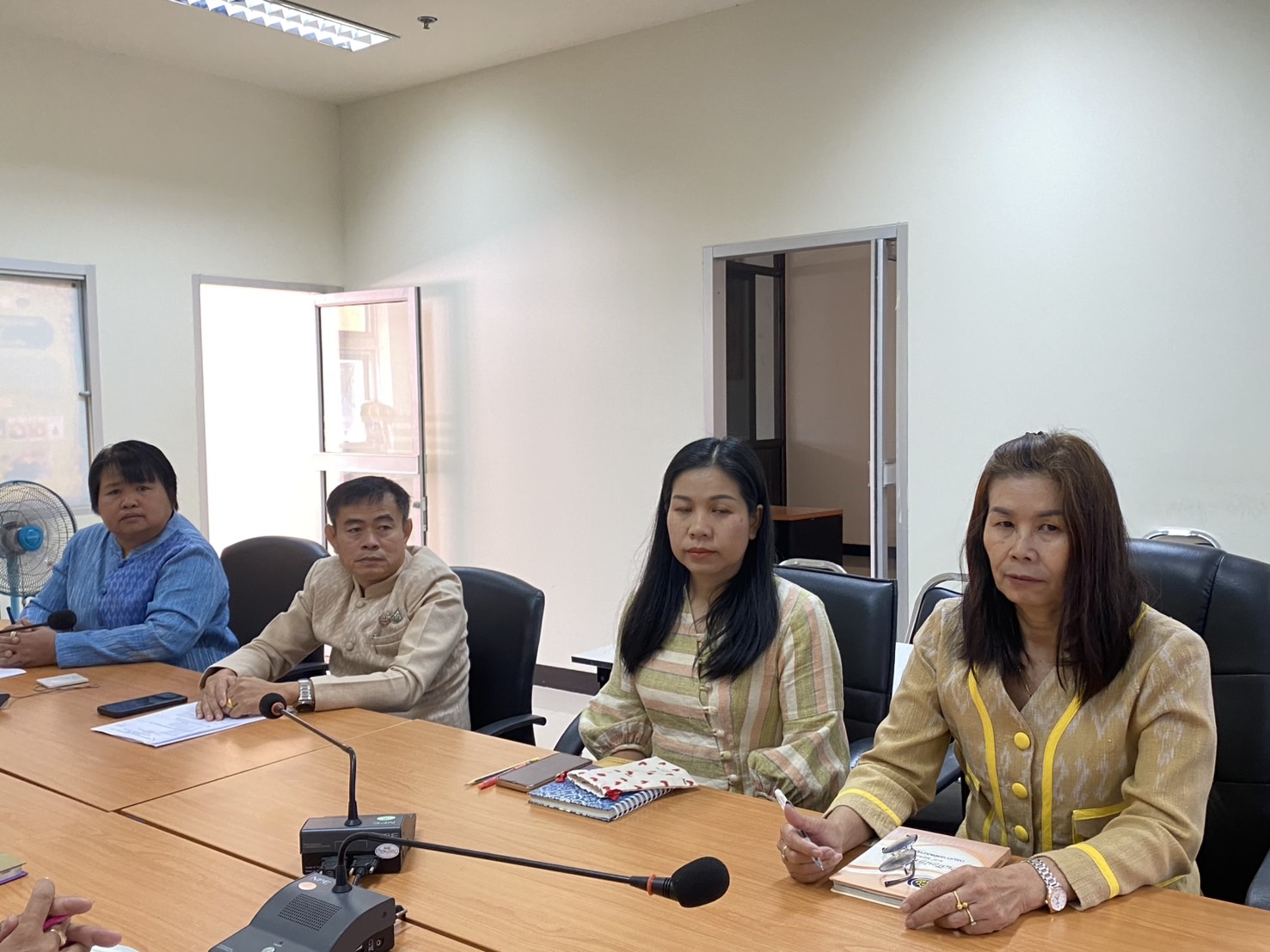 พช.นครพนม ร่วมประชุมเชิงปฏิบัติการการดำเนินงานตามมาตรการปรับปรุงประสิทธิภาพในการปฏิบัติราชการและตัวชี้วัดการประเมินผลการปฏิบัติราชการ กรมการพัฒนาชุมชน ประจำปีงบประมาณ พ.ศ. 2568 ผ่านระบบวีดีทัศน์ทางไกล