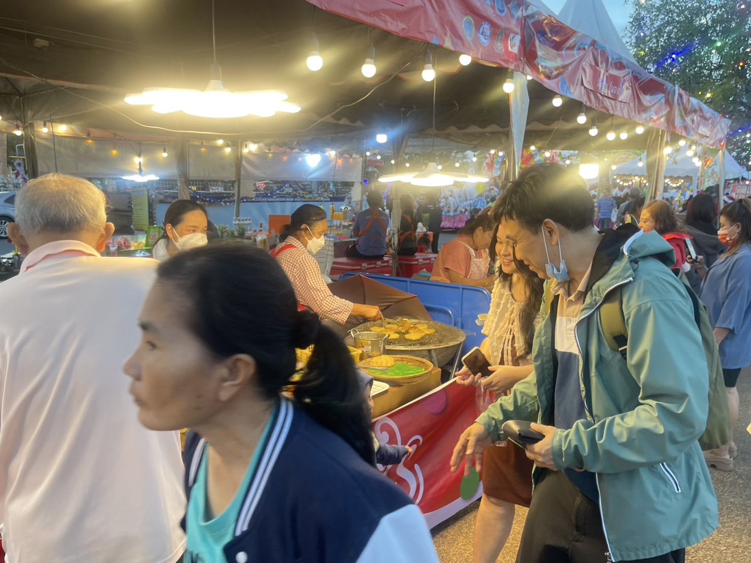 พช.นครพนม ร่วมพิธีเปิดงานประเพณีแห่ดาวคริสต์มาสนครพนม “ชมดาวที่หนองแสง” และกิจกรรม Nakhonphanom Winter Festival ประจำปี 2568