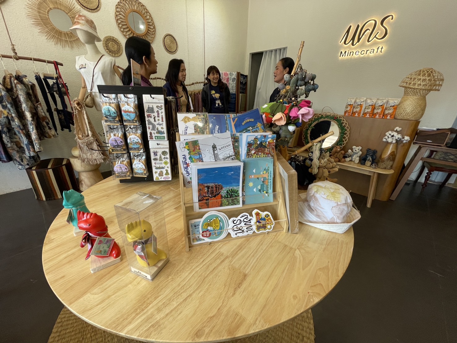 พช.นครพนม เยี่ยมชมให้กำลังใจร้านค้า Chom Nakhon Minecraft เครือข่ายกลุ่ม OTOP นครพนม