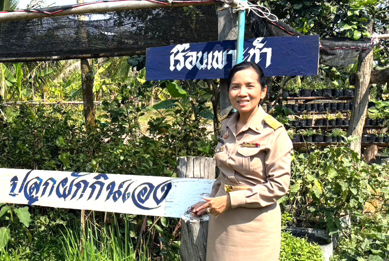 พช.นครพนม ติดตามผลสำเร็จโครงการพัฒนาพื้นที่ต้นแบบการพัฒนาคุณภาพชีวิตตามหลักทฤษฎีใหม่ ประยุกต์สู่ โคก หนอง นา โมเดล