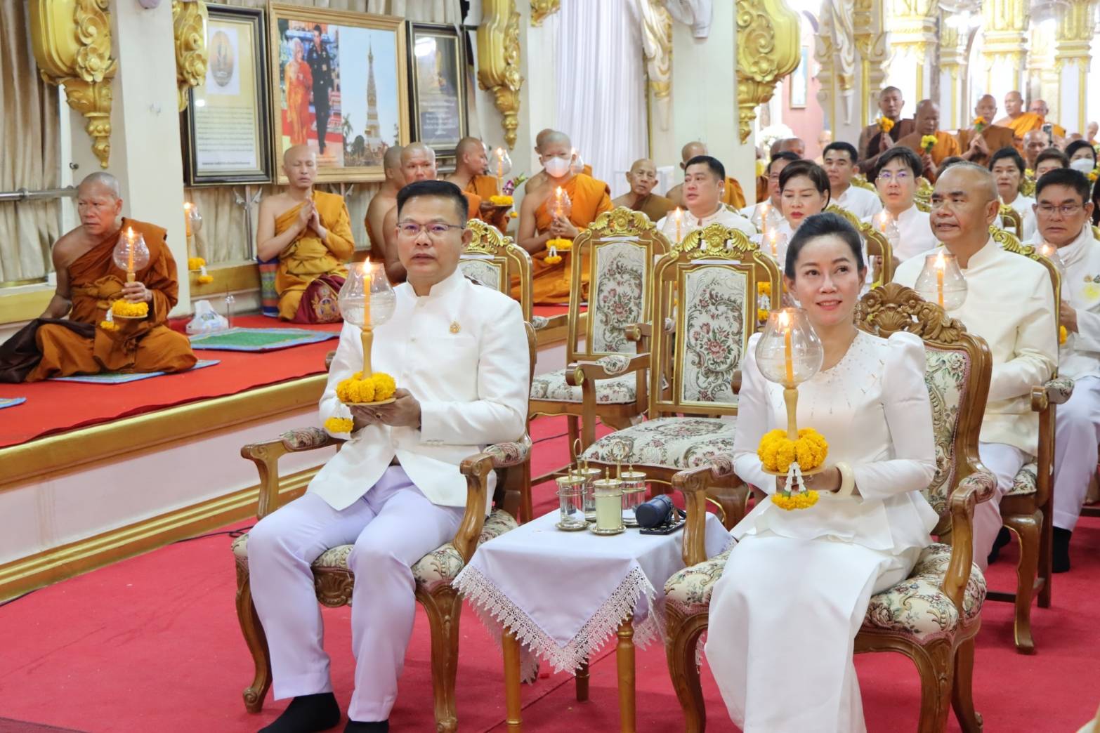 ผู้ว่าฯ นครพนม นำพุทธศาสนิกชนไทย-ลาวจำนวนนับหมื่น ร่วมพิธีเวียนเทียน นมัสการองค์พระธาตุพนม ในวันมาฆบูชา 2568