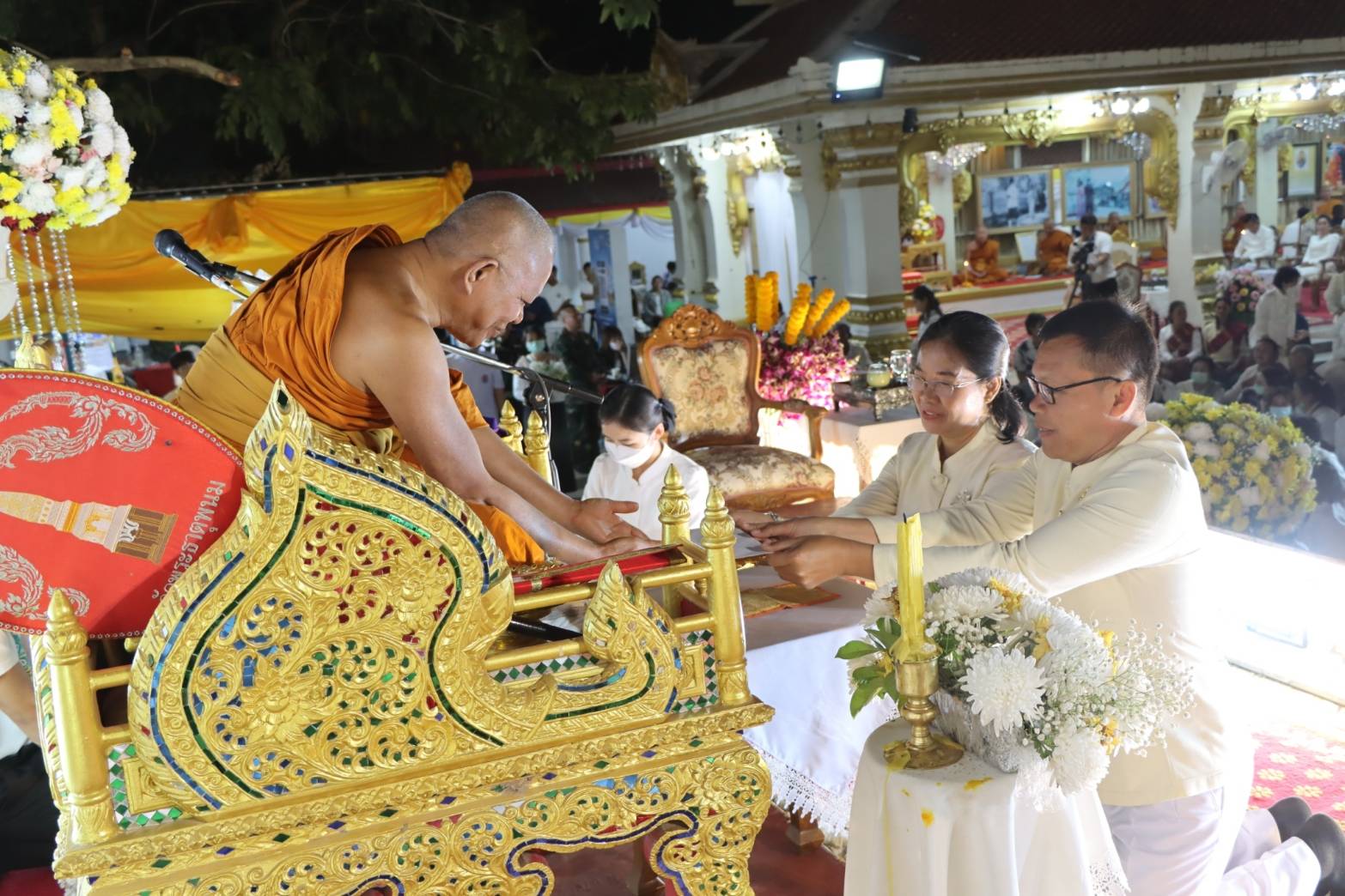 ผู้ว่าฯ นครพนม นำพุทธศาสนิกชนไทย-ลาวจำนวนนับหมื่น ร่วมพิธีเวียนเทียน นมัสการองค์พระธาตุพนม ในวันมาฆบูชา 2568