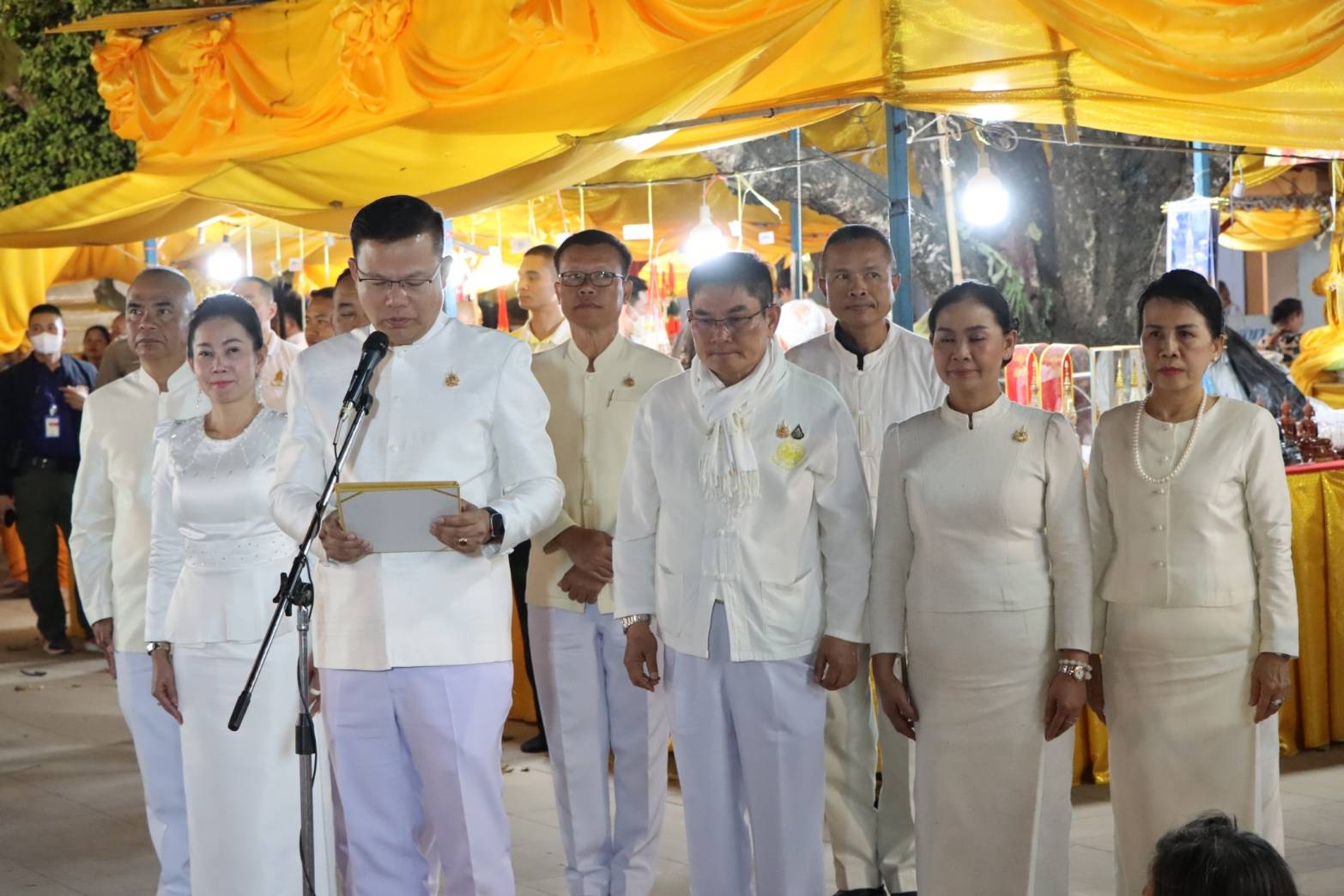 ผู้ว่าฯ นครพนม นำพุทธศาสนิกชนไทย-ลาวจำนวนนับหมื่น ร่วมพิธีเวียนเทียน นมัสการองค์พระธาตุพนม ในวันมาฆบูชา 2568