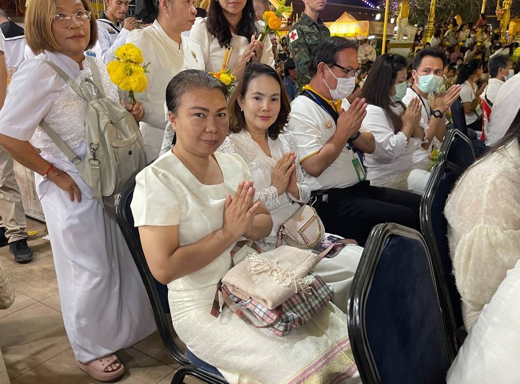 ผู้ว่าฯ นครพนม นำพุทธศาสนิกชนไทย-ลาวจำนวนนับหมื่น ร่วมพิธีเวียนเทียน นมัสการองค์พระธาตุพนม ในวันมาฆบูชา 2568