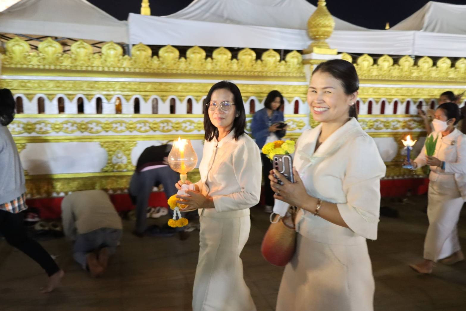 ผู้ว่าฯ นครพนม นำพุทธศาสนิกชนไทย-ลาวจำนวนนับหมื่น ร่วมพิธีเวียนเทียน นมัสการองค์พระธาตุพนม ในวันมาฆบูชา 2568