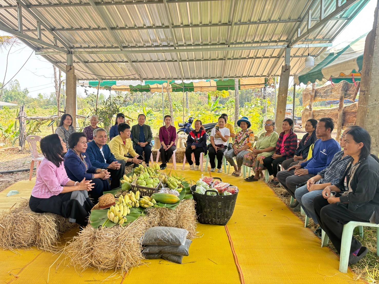 ผู้ตรวจราชการกรมลงพื้นที่ตรวจติดตามผลการดำเนินงานตามโครงการพัฒนาคุณภาพชีวิตตามหลักทฤษฎีใหม่ ประยุกต์สู่ “โคก หนอง นา “ อำเภอธาตุพนม จังหวัดนครพนม
