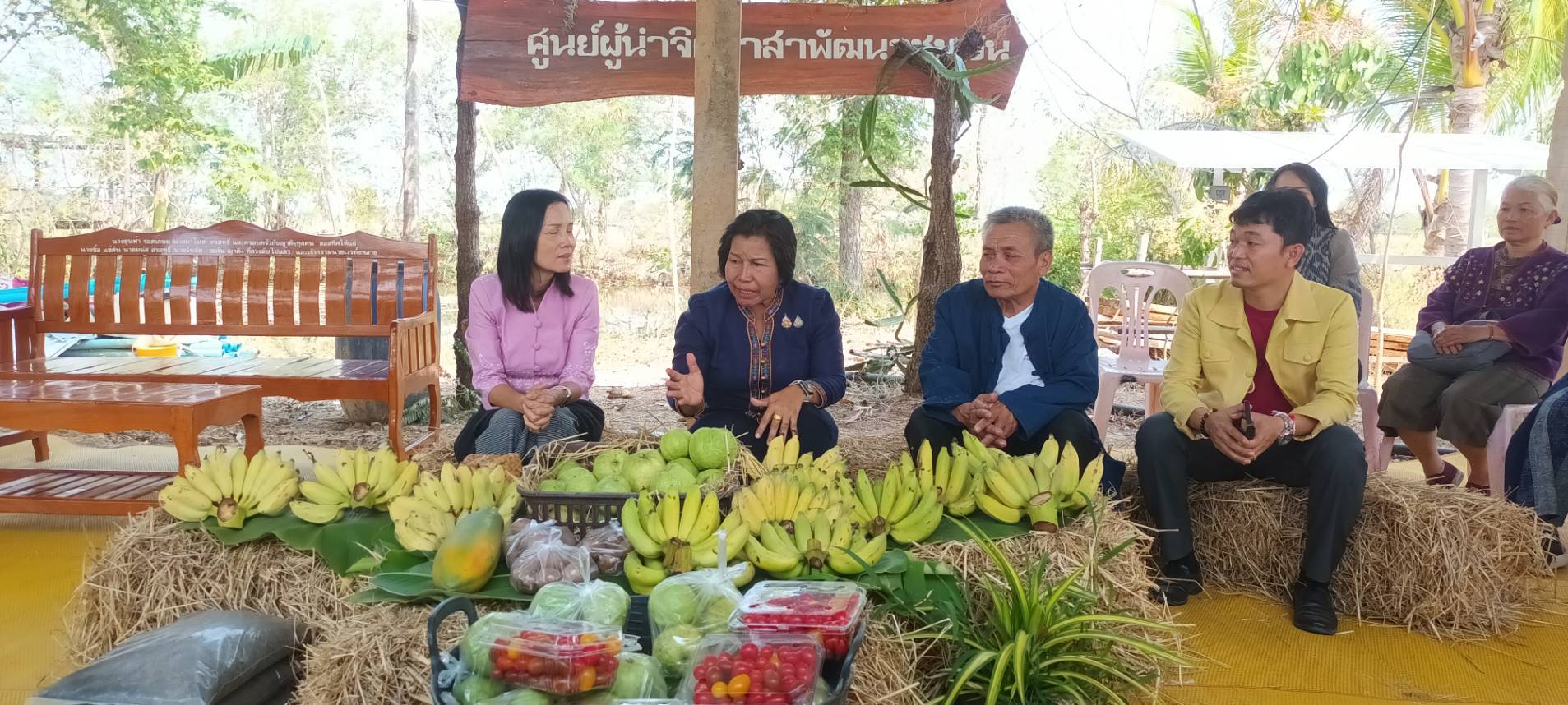 ผู้ตรวจราชการกรมลงพื้นที่ตรวจติดตามผลการดำเนินงานตามโครงการพัฒนาคุณภาพชีวิตตามหลักทฤษฎีใหม่ ประยุกต์สู่ “โคก หนอง นา “ อำเภอธาตุพนม จังหวัดนครพนม