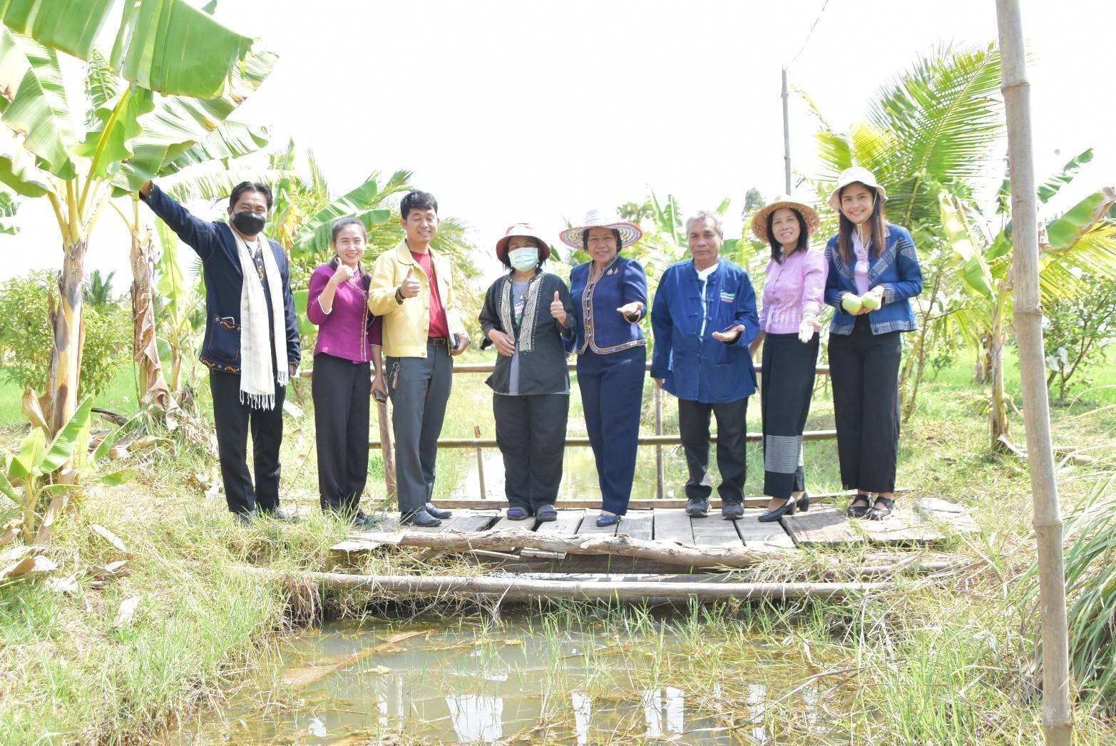 ผู้ตรวจราชการกรมลงพื้นที่ตรวจติดตามผลการดำเนินงานตามโครงการพัฒนาคุณภาพชีวิตตามหลักทฤษฎีใหม่ ประยุกต์สู่ “โคก หนอง นา “ อำเภอธาตุพนม จังหวัดนครพนม