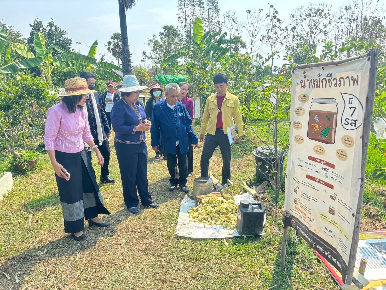 ผู้ตรวจราชการกรมลงพื้นที่ตรวจติดตามผลการดำเนินงานตามโครงการพัฒนาคุณภาพชีวิตตามหลักทฤษฎีใหม่ ประยุกต์สู่ “โคก หนอง นา “ อำเภอธาตุพนม จังหวัดนครพนม