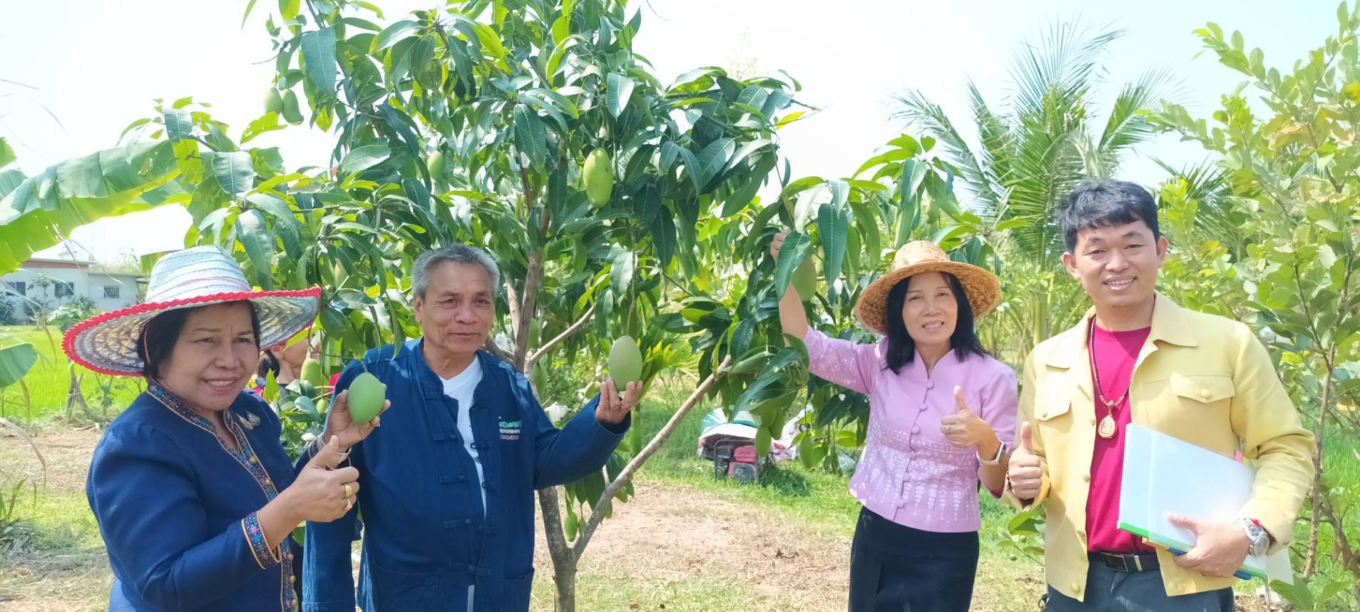 ผู้ตรวจราชการกรมลงพื้นที่ตรวจติดตามผลการดำเนินงานตามโครงการพัฒนาคุณภาพชีวิตตามหลักทฤษฎีใหม่ ประยุกต์สู่ “โคก หนอง นา “ อำเภอธาตุพนม จังหวัดนครพนม