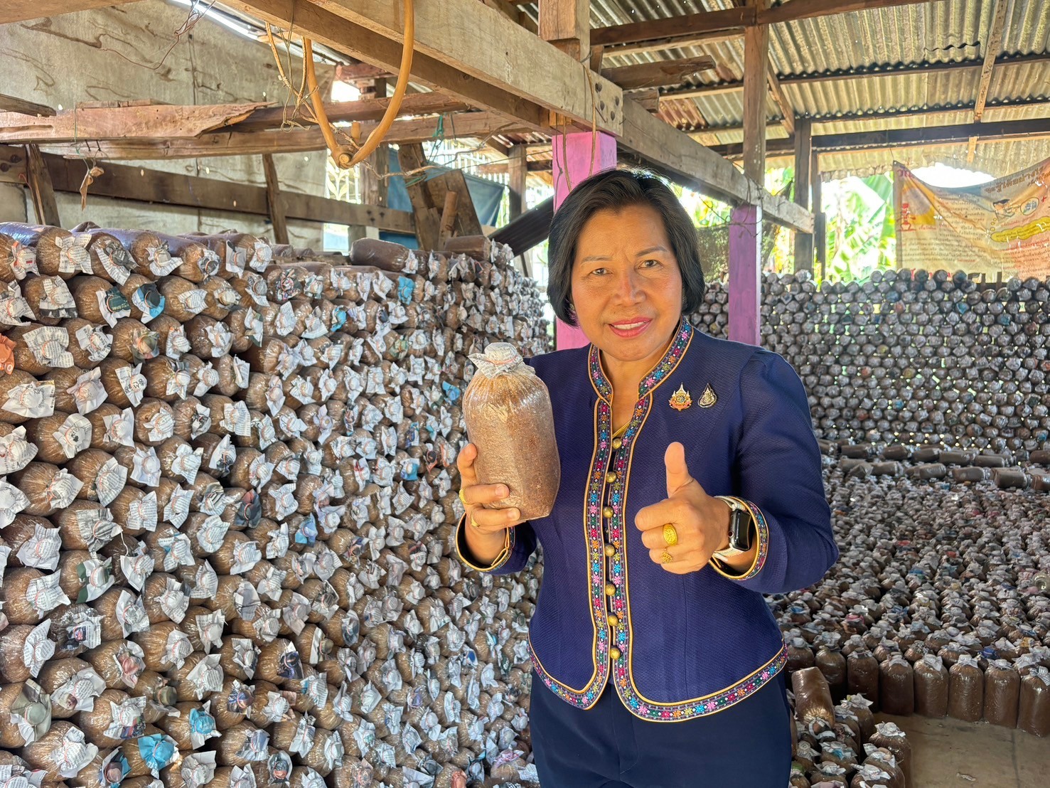 ผู้ตรวจราชการกรม ลงพื้นที่ตรวจติดตามผลการดำเนินงานกองทุนพัฒนาบทบาทสตรี กู้ยืมเงินทุนหมุนเวียนไปประกอบอาชีพ