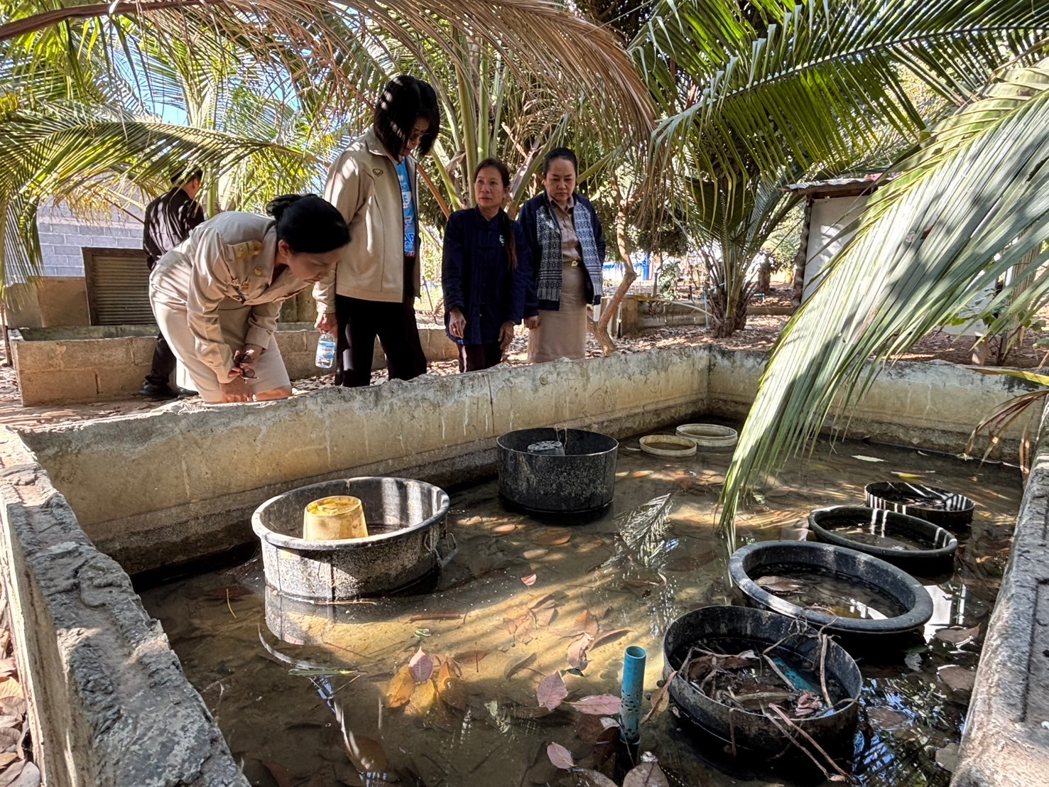 รองผู้ว่าฯ นครพนม ติดตามผลสำเร็จ “โครงการพัฒนาศูนย์เรียนรู้ทฤษฎีใหม่รูปแบบ โคก หนอง นา” พื้นที่อำเภอนาแก