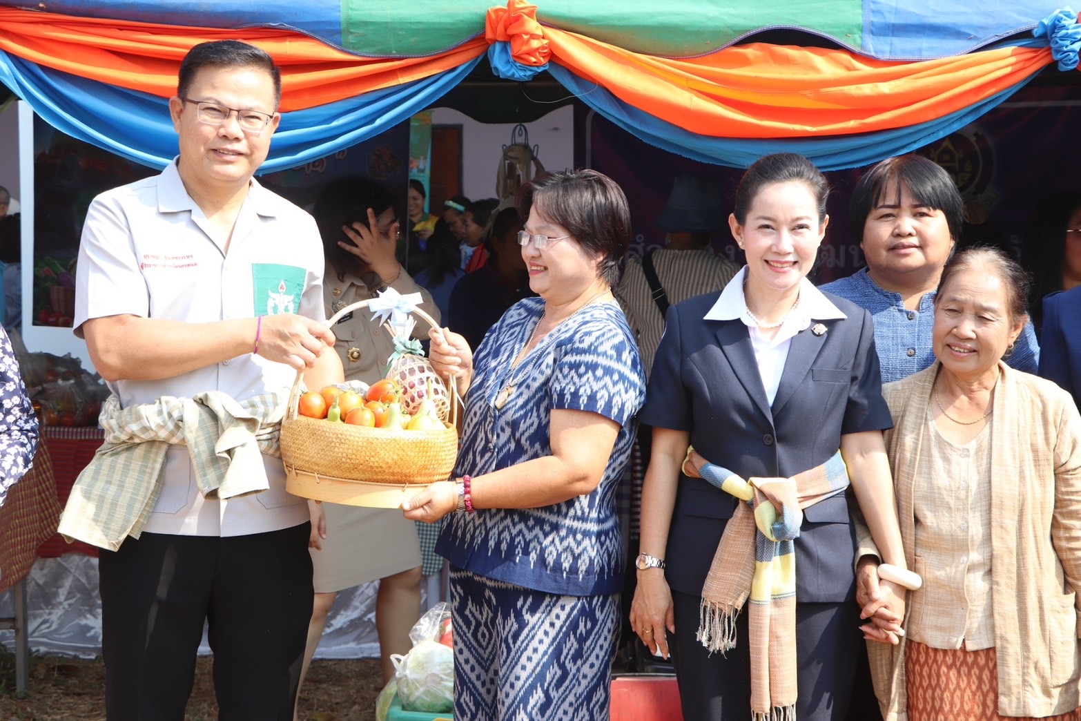พช.นครพนม ร่วมโครงการจังหวัดเคลื่อนที่แบบบูรณาการ “หน่วยบำบัดทุกข์ บำรุงสุข สร้างรอย สร้างรอยยิ้มให้ประชาชน จังหวัดนครพนม” ในพื้นที่อำเภอบ้านแพง จังหวัดนครพนม