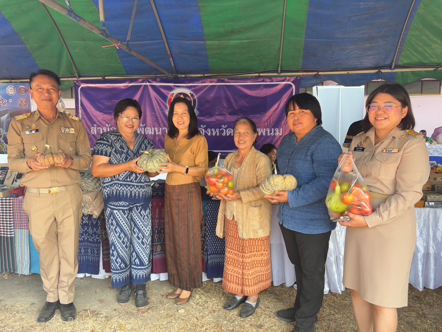 พช.นครพนม ร่วมโครงการจังหวัดเคลื่อนที่แบบบูรณาการ “หน่วยบำบัดทุกข์ บำรุงสุข สร้างรอย สร้างรอยยิ้มให้ประชาชน จังหวัดนครพนม” ในพื้นที่อำเภอบ้านแพง จังหวัดนครพนม