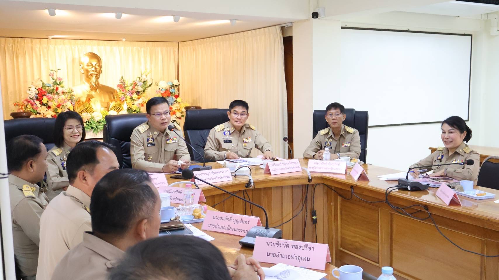 พช.นครพนม ร่วมการประชุมผู้ว่าราชการจังหวัด รองผู้ว่าราชการจังหวัด หัวหน้าส่วนราชการสังกัดกระทรวงมหาดไทย และนายอำเภอ ในการขับเคลื่อนการพัฒนาและดูแลความเป็นอยู่ของประชาชน