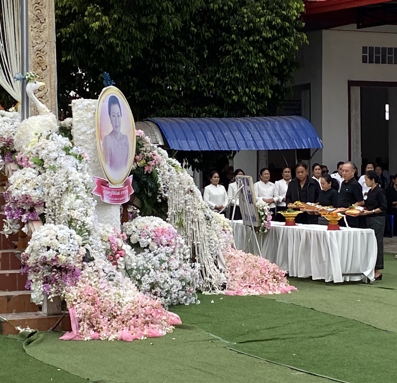 พช.นครพนม ร่วมพิธีฌาปนกิจศพ คุณแม่ภิตินันท์ ภากรกุล มารดาของนายภาสวัฒน์ บุญสม นักวิชาการพัฒนาชุมชนชำนาญการ