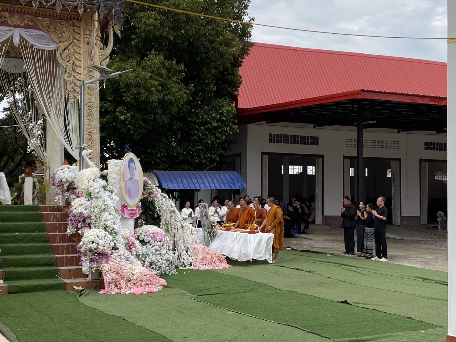 พช.นครพนม ร่วมพิธีฌาปนกิจศพ คุณแม่ภิตินันท์ ภากรกุล มารดาของนายภาสวัฒน์ บุญสม นักวิชาการพัฒนาชุมชนชำนาญการ