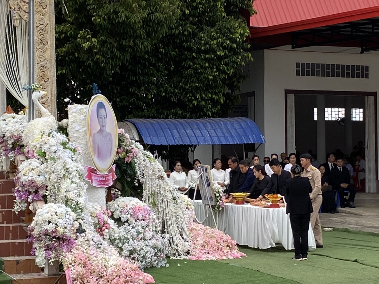 พช.นครพนม ร่วมพิธีฌาปนกิจศพ คุณแม่ภิตินันท์ ภากรกุล มารดาของนายภาสวัฒน์ บุญสม นักวิชาการพัฒนาชุมชนชำนาญการ