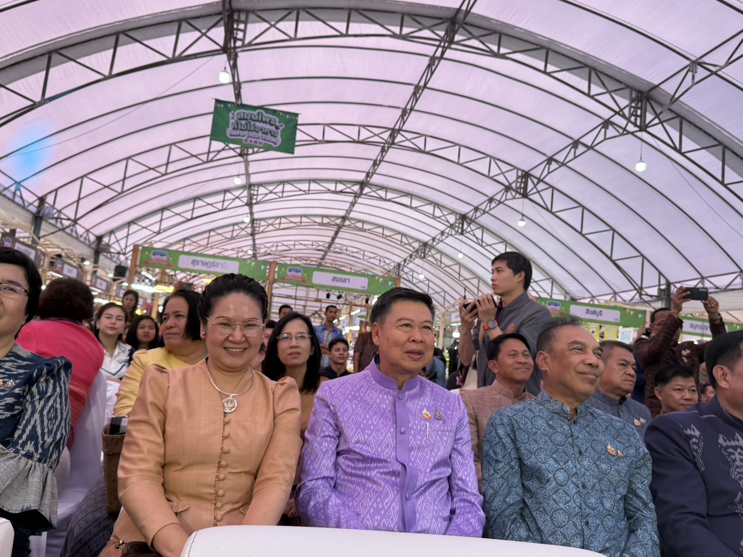 พช. นครพนมร่วมเปิดงานแสดงสินค้า OTOP ภูมิภาค “โอทอป ช้อปสนุก สุขทุกภาค”
