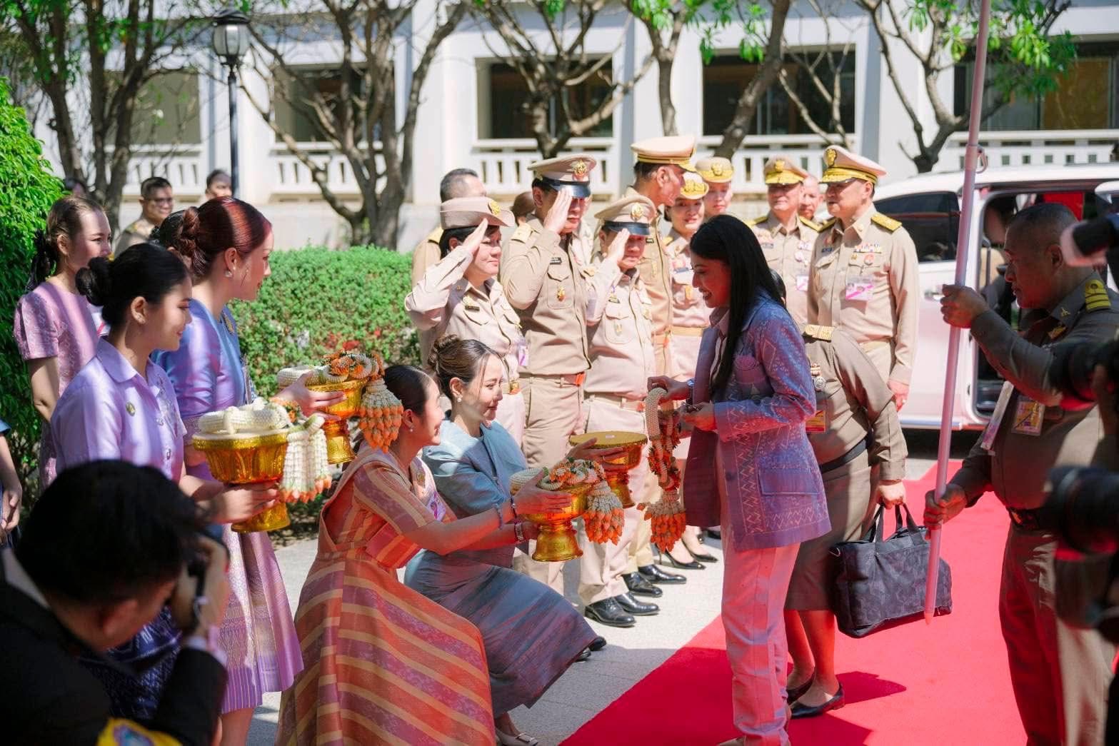 ผู้ว่าฯ นครพนม เข้าร่วมรับเสด็จสมเด็จพระเจ้าลูกเธอ เจ้าฟ้าสิริวัณณวรี นารีรัตนราชกัญญา ในโอกาสเสด็จพระราชดำเนินทรงทอดพระเนตรนิทรรศการแสดงผลงานภูมิปัญญาผ้าไทยและงานหัตถกรรม
