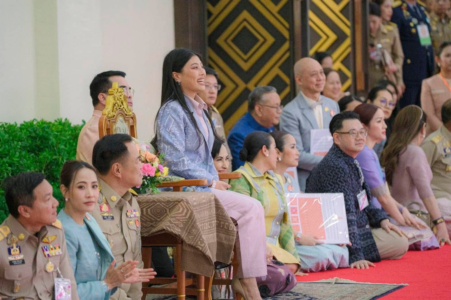 ผู้ว่าฯ นครพนม เข้าร่วมรับเสด็จสมเด็จพระเจ้าลูกเธอ เจ้าฟ้าสิริวัณณวรี นารีรัตนราชกัญญา ในโอกาสเสด็จพระราชดำเนินทรงทอดพระเนตรนิทรรศการแสดงผลงานภูมิปัญญาผ้าไทยและงานหัตถกรรม