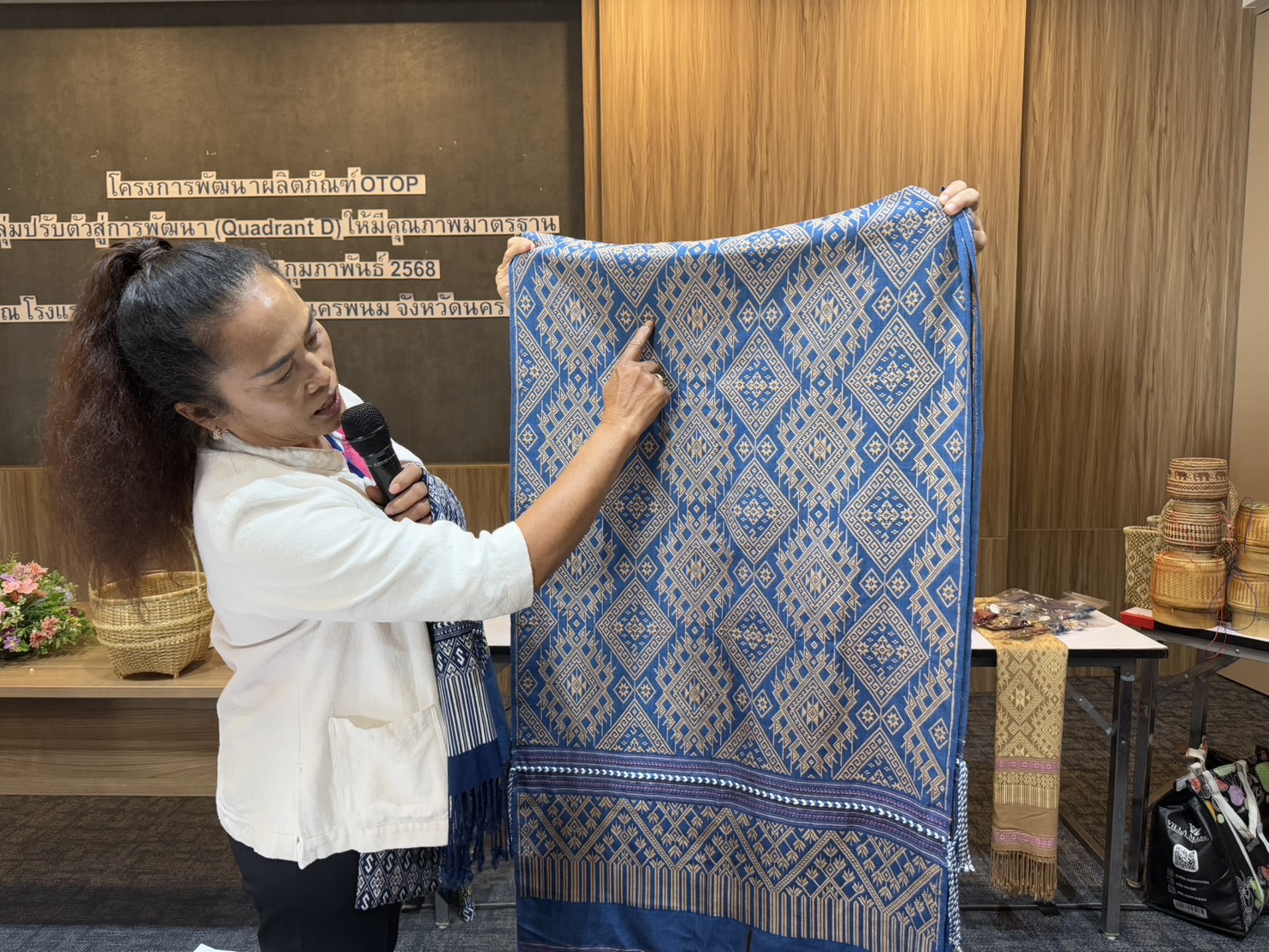 พช.นครพนม อบรมเข้มยกระดับพัฒนาผลิตภัณฑ์ OTOP กลุ่มปรับตัวสู่การพัฒนา (Quadrant D) เตรียมพร้อมแข่งขันในตลาดสากล