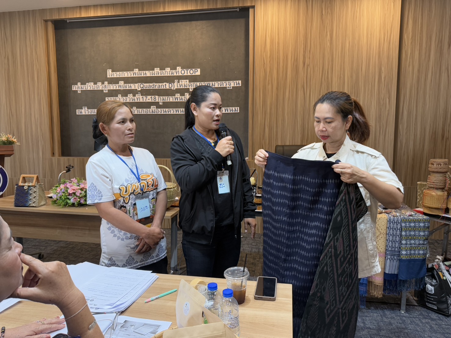 พช.นครพนม อบรมเข้มยกระดับพัฒนาผลิตภัณฑ์ OTOP กลุ่มปรับตัวสู่การพัฒนา (Quadrant D) เตรียมพร้อมแข่งขันในตลาดสากล
