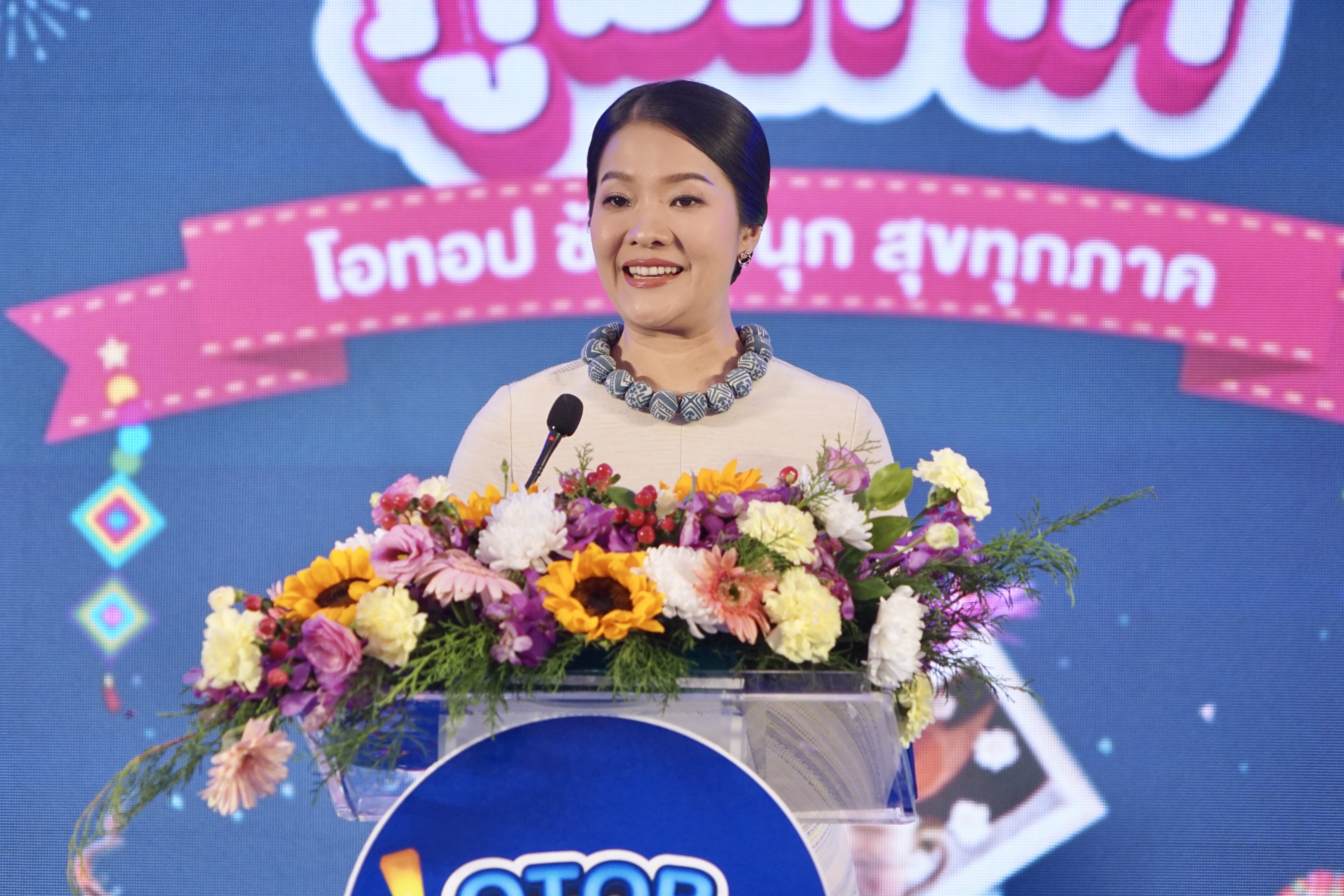 พช. นครพนมร่วมเปิดงานแสดงสินค้า OTOP ภูมิภาค “โอทอป ช้อปสนุก สุขทุกภาค”