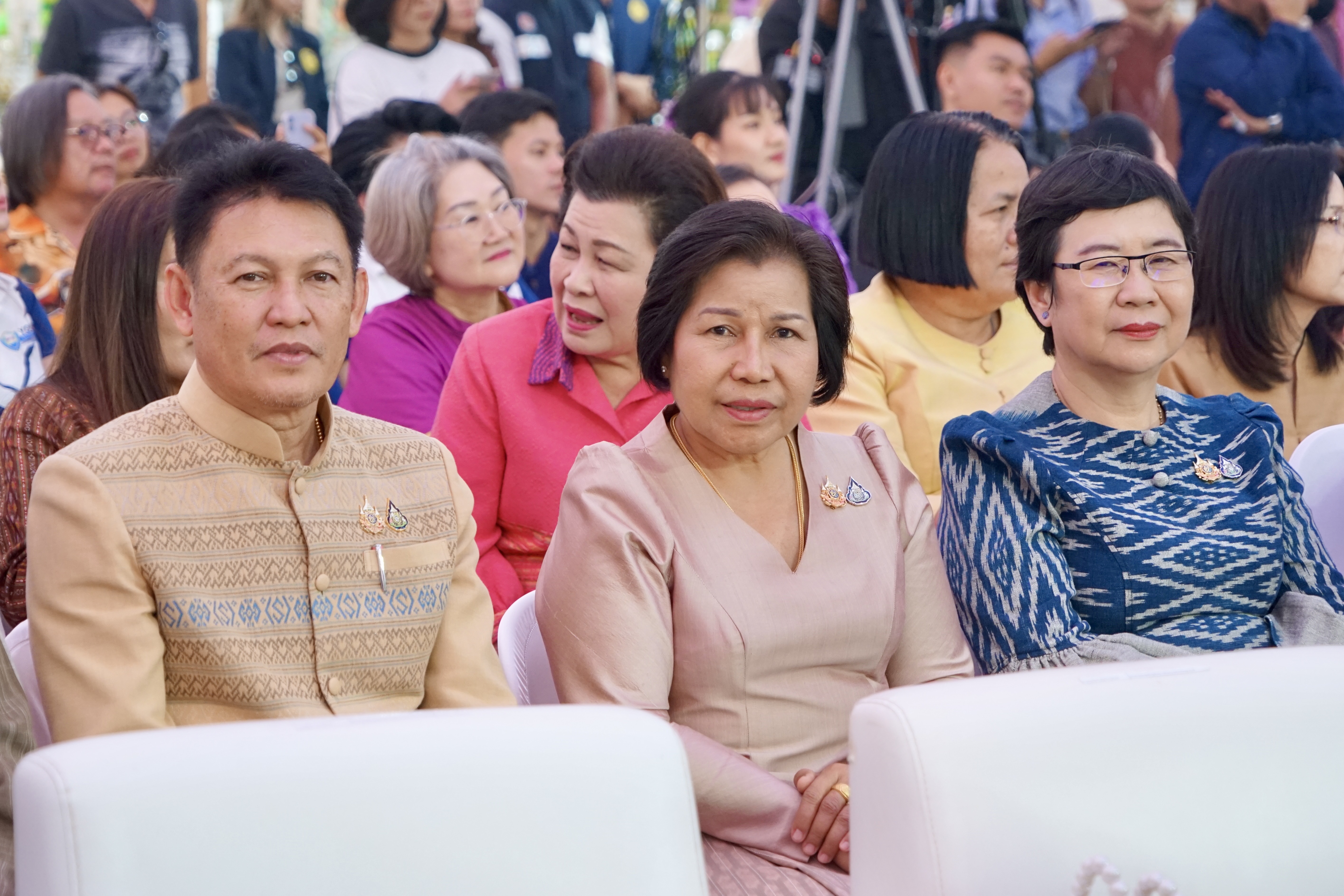 พช. นครพนมร่วมเปิดงานแสดงสินค้า OTOP ภูมิภาค “โอทอป ช้อปสนุก สุขทุกภาค”