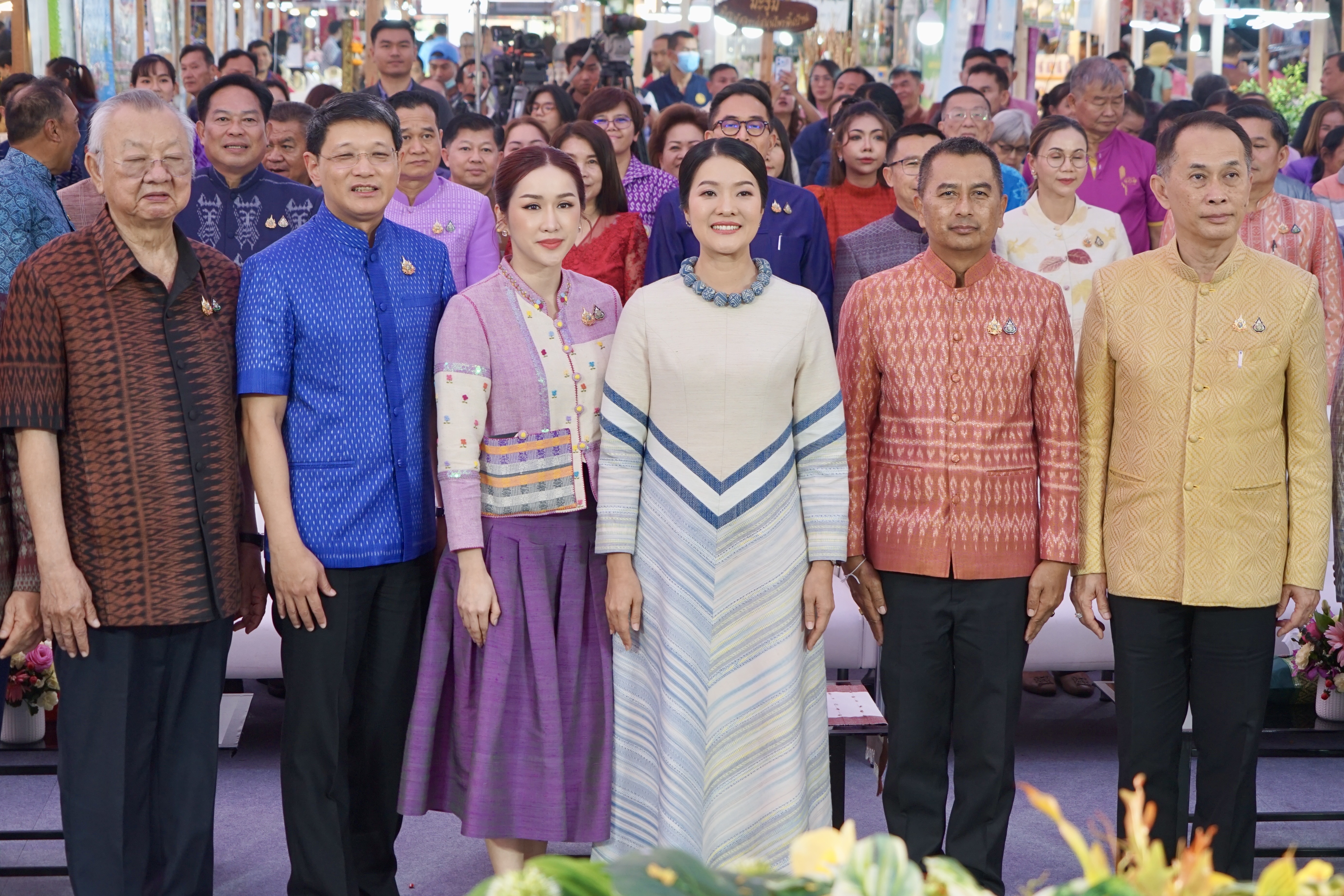 พช. นครพนมร่วมเปิดงานแสดงสินค้า OTOP ภูมิภาค “โอทอป ช้อปสนุก สุขทุกภาค”
