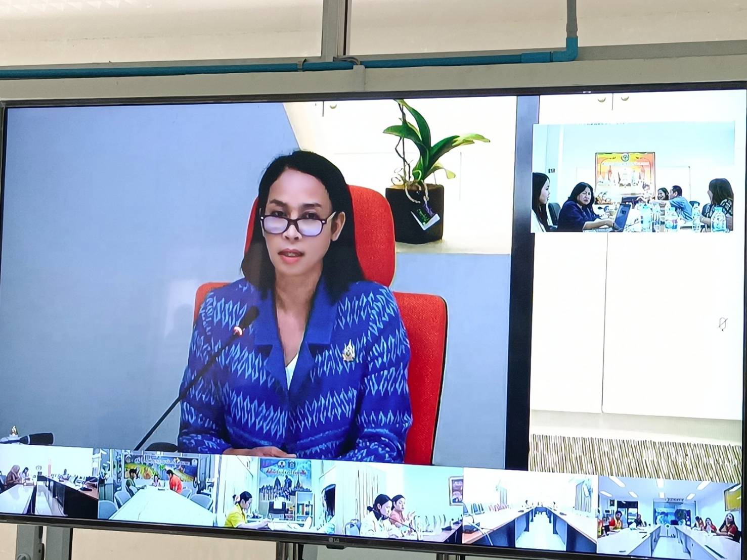 พช.นครพนม ร่วมรับฟังการประชุมชี้แจง เร่งรัด กำกับ ติดตาม การดำเนินงานกองทุนพัฒนาบทบาทสตรี ผ่านระบบวีดีทัศน์ทางไกล (Video Conference) ครั้งที่ 2/2568