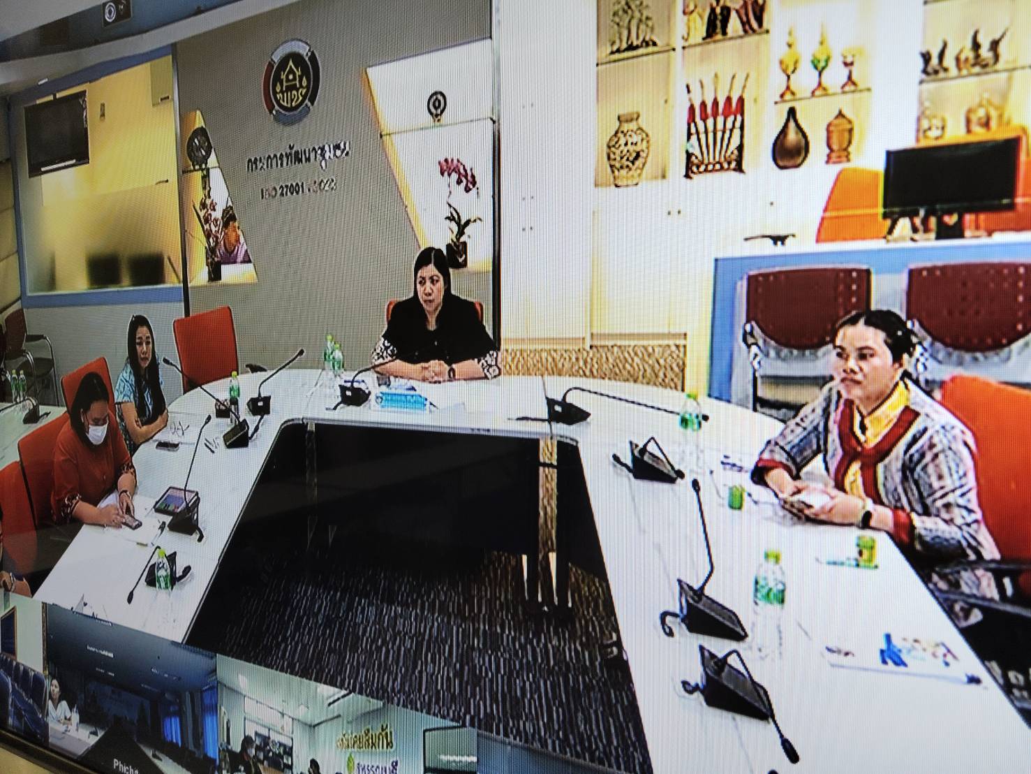 พช.นครพนม ร่วมประชุมซักซ้อมแนวทางปฏิบัติการบริหารราชการของข้าราชการพลเรือนสามัญ สังกัดกรมการพัฒนาชุมชน ผ่านระบบวีดิทัศน์ทางไกล(Video Conference System)