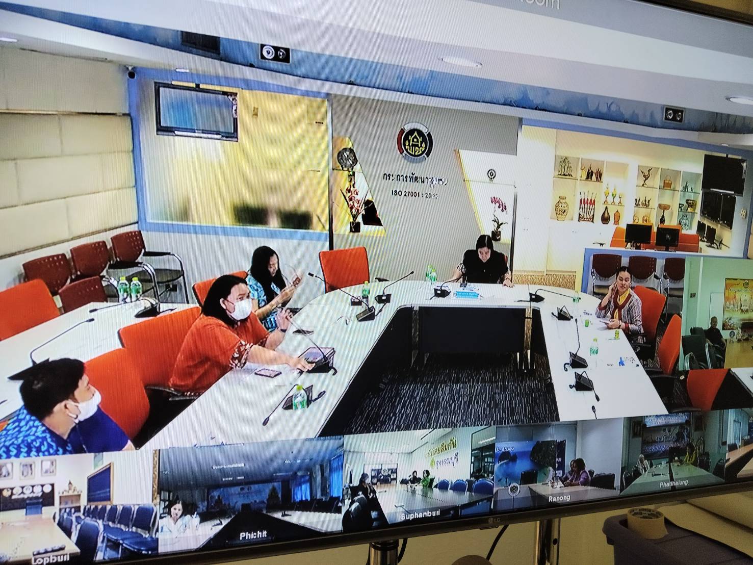 พช.นครพนม ร่วมประชุมซักซ้อมแนวทางปฏิบัติการบริหารราชการของข้าราชการพลเรือนสามัญ สังกัดกรมการพัฒนาชุมชน ผ่านระบบวีดิทัศน์ทางไกล(Video Conference System)