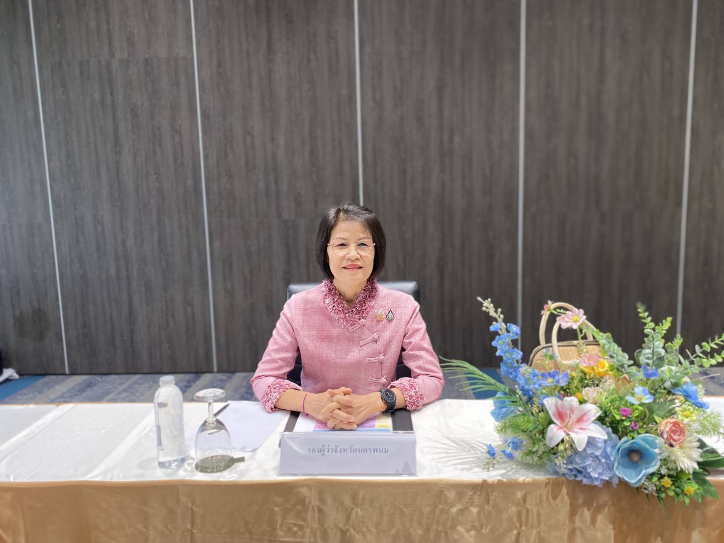 พช.นครพนม ร่วมกิจกรรมเชิงปฏิบัติการเพื่อทบทวนกระบวนการพัฒนาสินค้าที่ระลึก และนำเสนอแบบร่างการออกแบบ (Preliminary Design) ที่ได้จากกิจกรรม “Thailand in a box”
