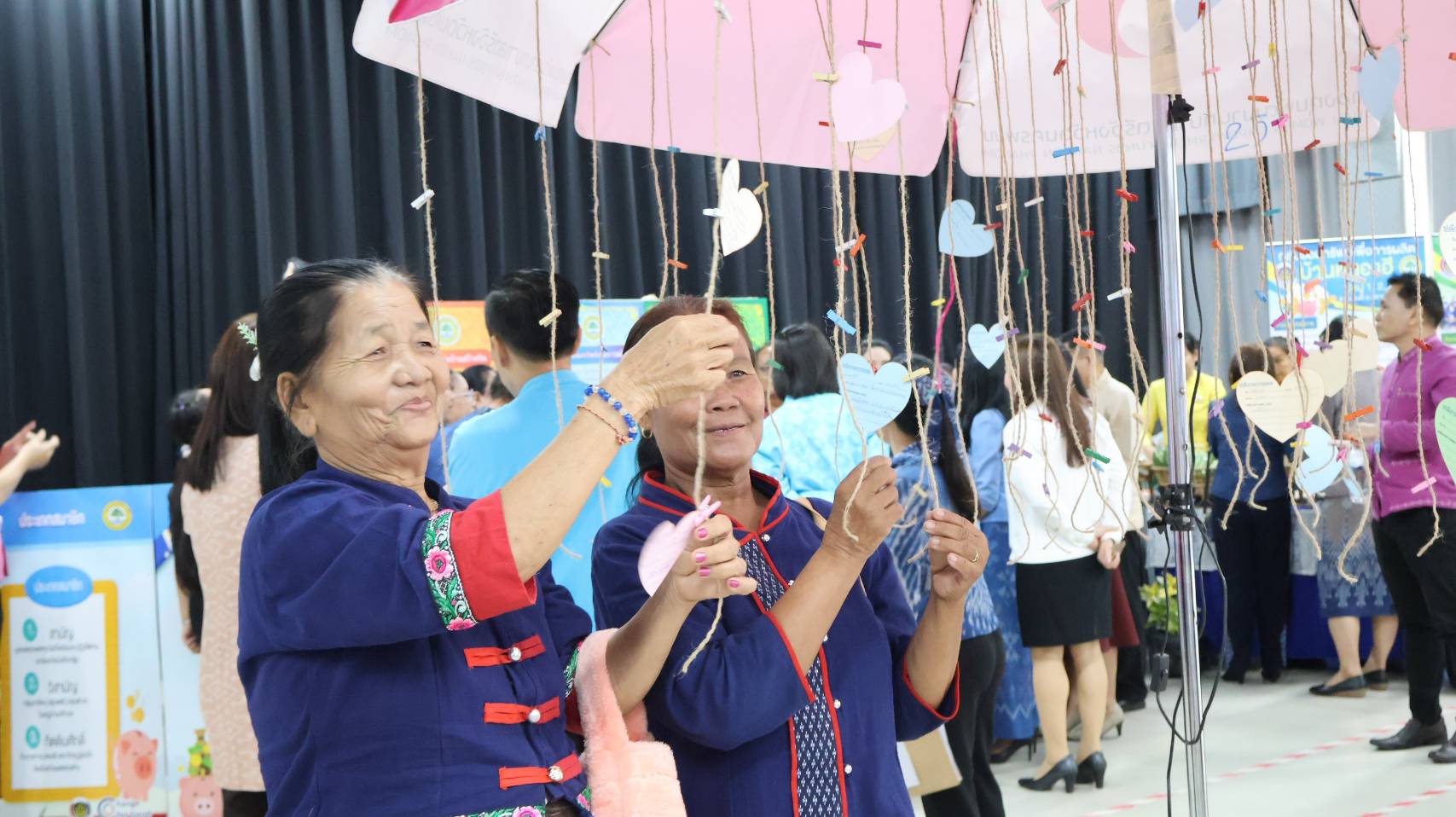 นครพนม สร้างความตระหนักให้เห็นความสำคัญของการออมและมีวินัยทางการเงิน “มหกรรมการออม 51 ปี ทุนชุมชนขับเคลื่อนเศรษฐกิจฐานราก”