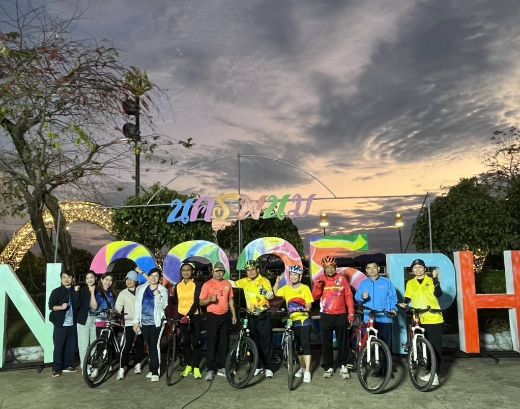 พช.นครพนม ร่วมปั่นจักรยานชายโขงทุกวันอาทิตย์ ส่งเสริมการปั่นจักรยานเพื่อออกกำลังกาย กระตุ้นให้เกิดกระแสการท่องเที่ยวเชิงสุขภาพ