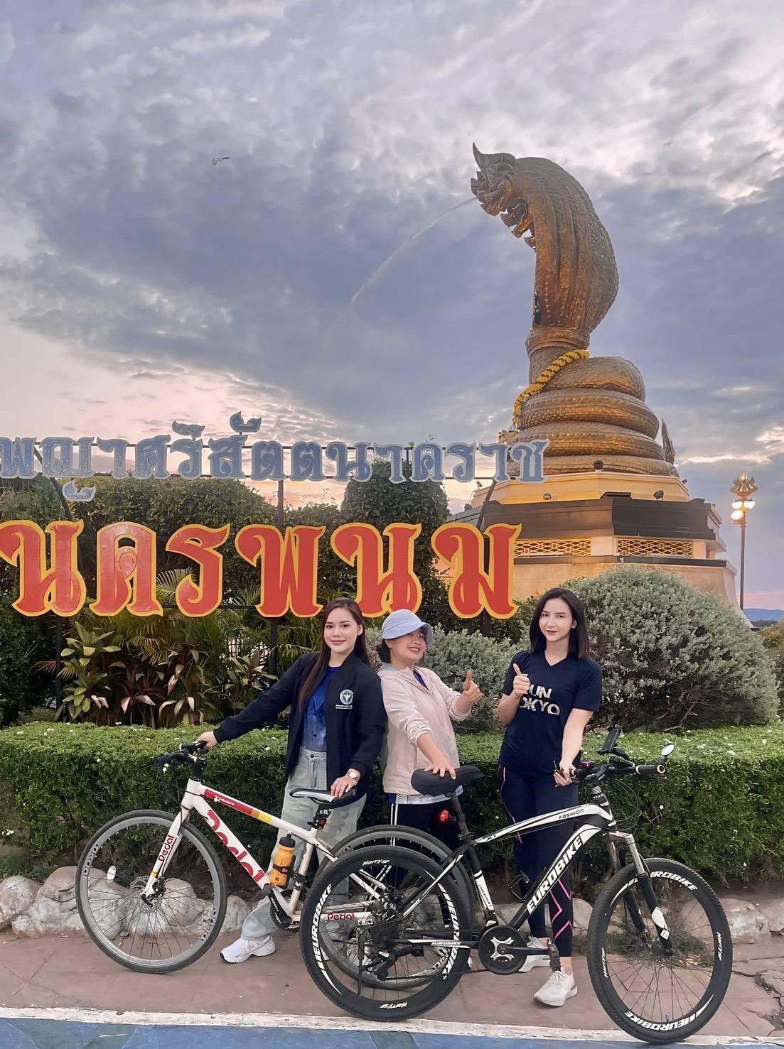 พช.นครพนม ร่วมปั่นจักรยานชายโขงทุกวันอาทิตย์ ส่งเสริมการปั่นจักรยานเพื่อออกกำลังกาย กระตุ้นให้เกิดกระแสการท่องเที่ยวเชิงสุขภาพ