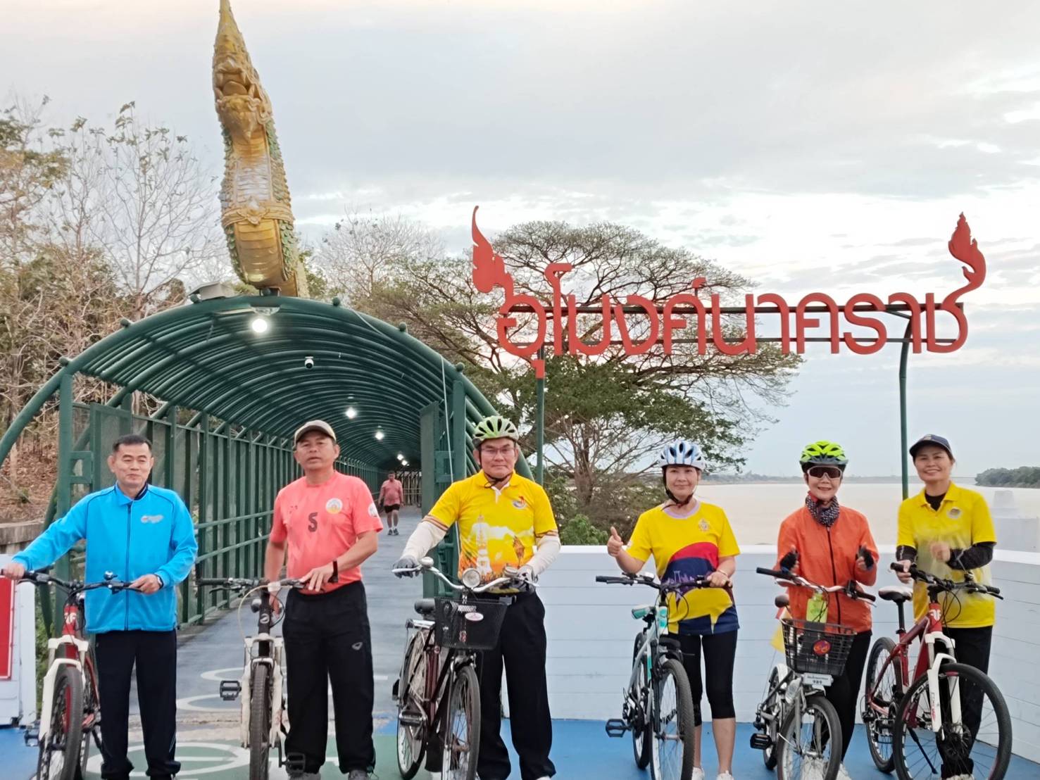 พช.นครพนม ร่วมปั่นจักรยานชายโขงทุกวันอาทิตย์ ส่งเสริมการปั่นจักรยานเพื่อออกกำลังกาย กระตุ้นให้เกิดกระแสการท่องเที่ยวเชิงสุขภาพ