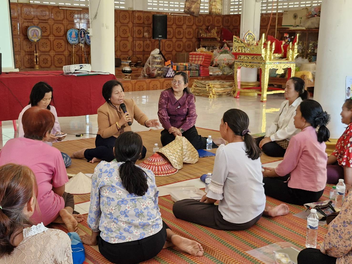 ผู้ตรวจราชการกรมการพัฒนาชุมชน เติมเต็มองค์ความรู้การส่งเสริมกระบวนการพัฒนาเศรษฐกิจฐานรากชุมชนท่องเที่ยว ด้วยแนวคิดการจัดกิจกรรมส่งเสริมการเรียนรู้ที่นักท่องเที่ยวลงมือปฏิบัติ(D-HOPE) จังหวัดนครพนม